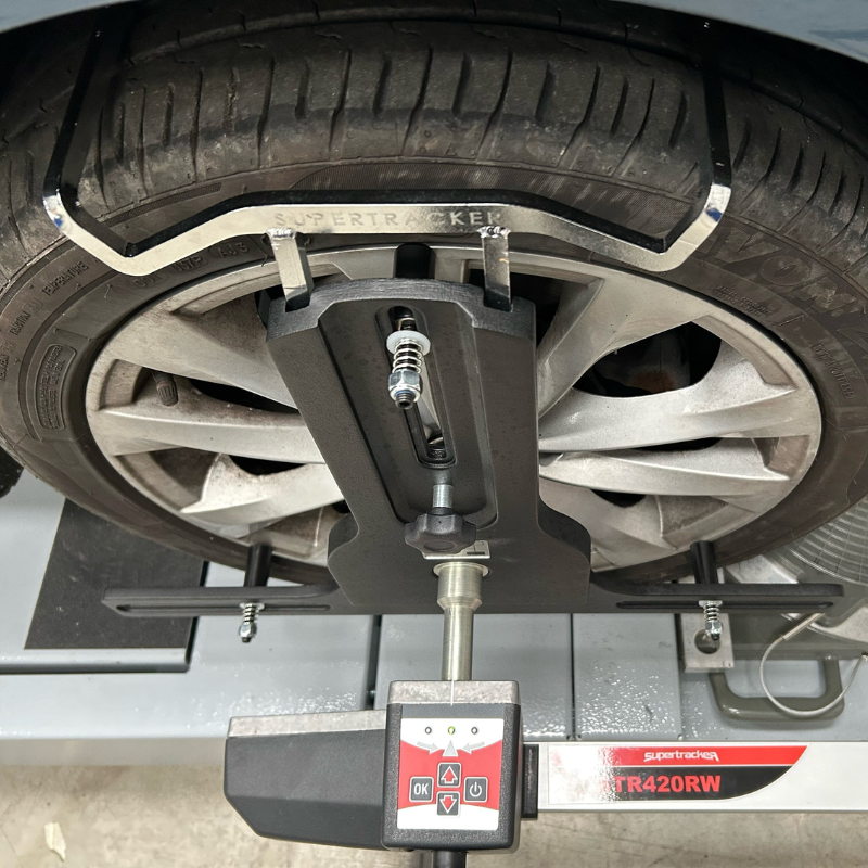 Wheel alignment hanger